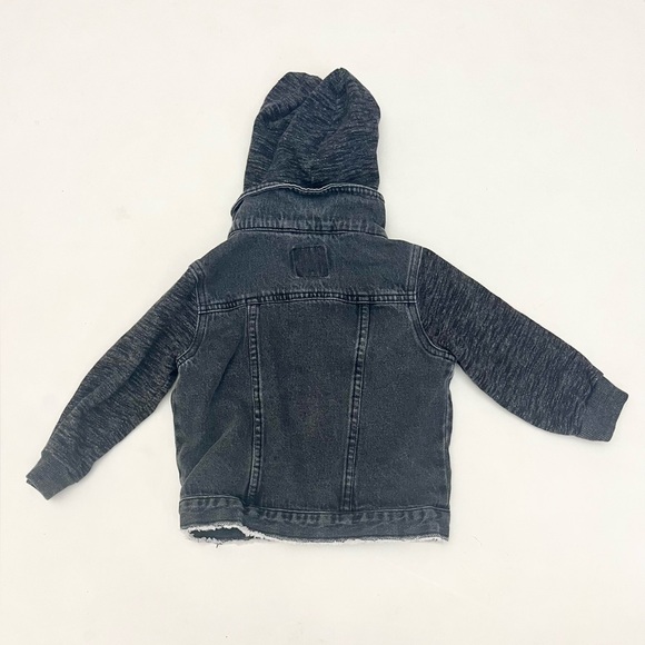 Boys black Jean jacket with sweatshirt sleeves and hood size 2T - Picture 5 of 5